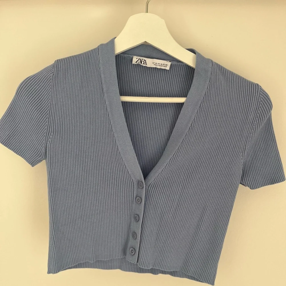 Zara Gray Ribbed Button-Down V-Neck Top - Picture 1 of 2